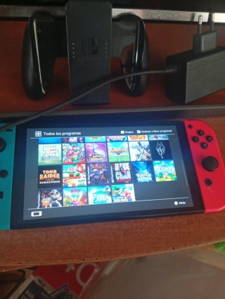 Nintendo Switch Verde y Rojo