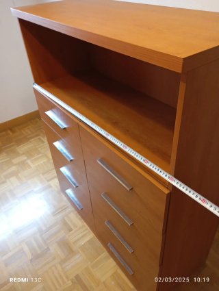 Cómoda madera color cerezo