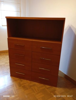 Cómoda madera color cerezo