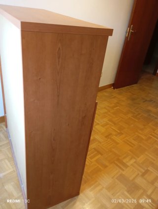 Cómoda madera color cerezo