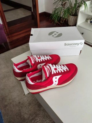 Playeras Saucony Rojas y Blancas