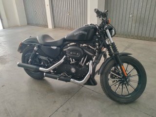 Harley Davidson Sportster Iron 883 Negra
