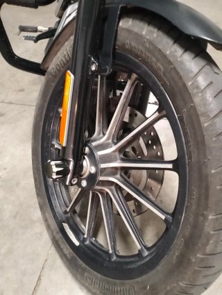 Harley Davidson Sportster Iron 883 Negra