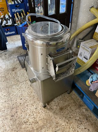 Peladora de patatas marca Maxima con muy poco uso.