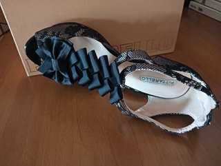 Sandali Pittarello pizzo nero con fiocchi n.38