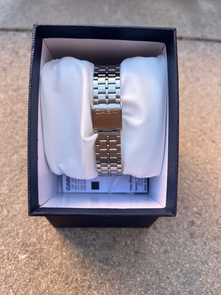 Reloj Casio Dorado y Plateado