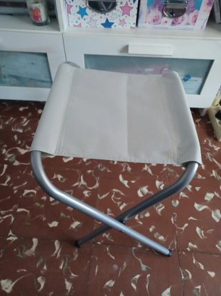 Taburete plegable nuevo