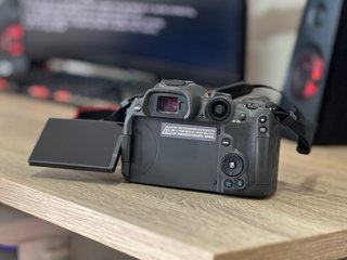Canon EOS R7 Cámara + Lente + Accesorios