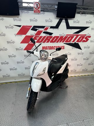 Piaggio Beverly 125cc Blanca y Negra