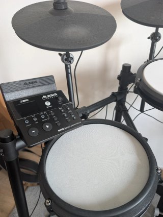 Batería Electrónica Alesis Nitro Max Kit