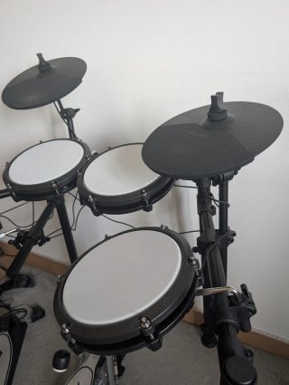 Batería Electrónica Alesis Nitro Max Kit