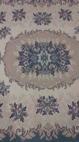 Alfombra grande con diseño floral