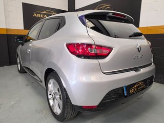 Renault Clio en excelente estado general.