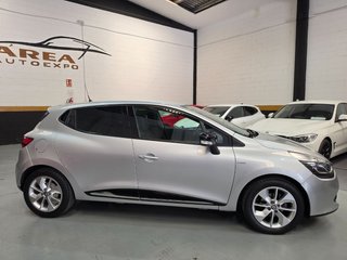 Renault Clio en excelente estado general.