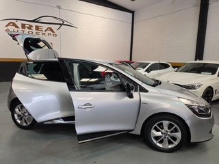 Renault Clio en excelente estado general.