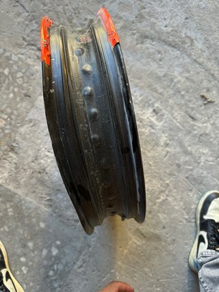 Llanta KTM 690 SMC para reparar