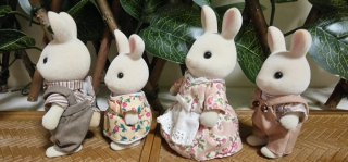 Familia Conejos Leche Sylvanian Families