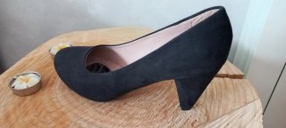 Zapatos de fiesta negros aterciopelados
