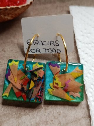 Aros de resina con virutas de lápiz
