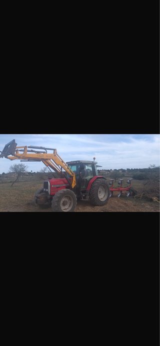 Tractor Massey Ferguson con pala