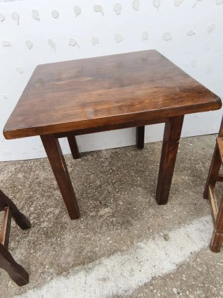 Mesas y Sillas de Madera