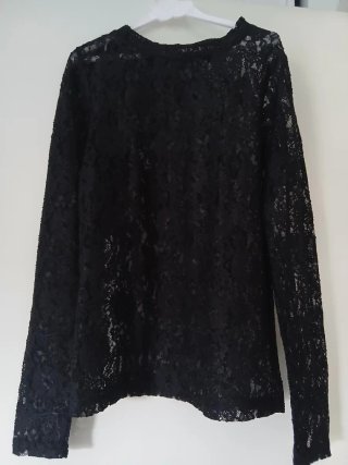 Camiseta negra encaje manga larga