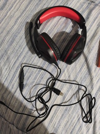 Cascos Gamer Negros y Rojos