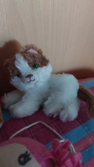 Lote de 3 peluches: perro, gato y muñeca