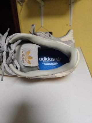 Zapatillas Adidas Beige y Gris