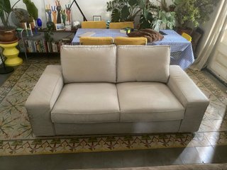 Sofá KIVIK 2 plazas beige