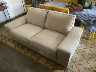Sofá KIVIK 2 plazas beige