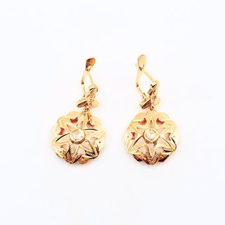 Pendiente de oro de 18k, 2.94 g.