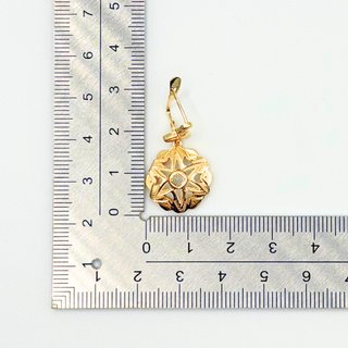 Pendiente de oro de 18k, 2.94 g.