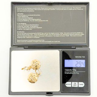 Pendiente de oro de 18k, 2.94 g.