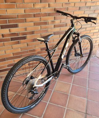 Bicicleta GT Avalanche Como 29" ligera como nueva