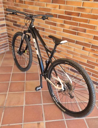 Bicicleta GT Avalanche Como 29" ligera como nueva