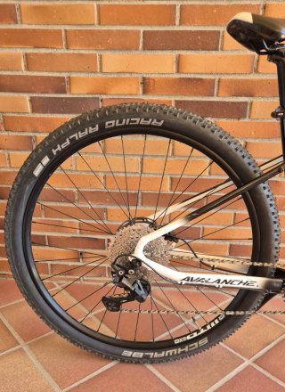 Bicicleta GT Avalanche Como 29" ligera como nueva