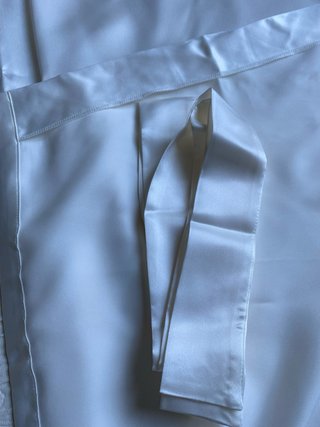 Bata de raso seda satinada blanca