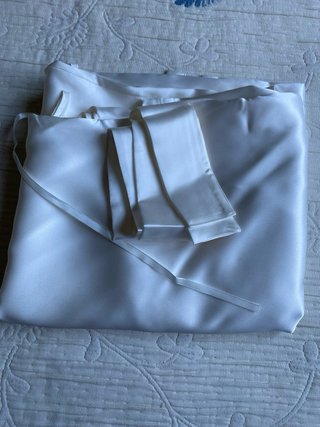 Bata de raso seda satinada blanca