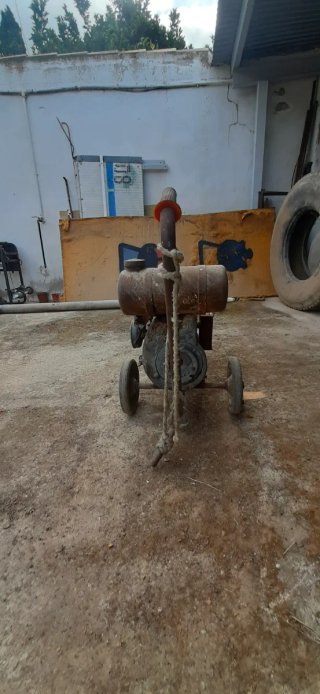 Bomba de agua gasolina con ruedas