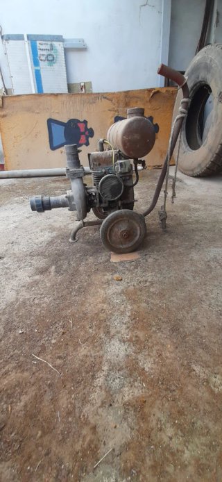 Bomba de agua gasolina con ruedas