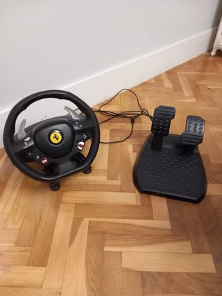Volante Ferrari T80 PS4 con pedales