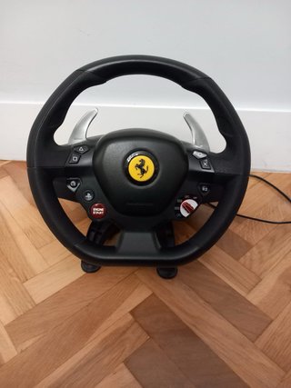 Volante Ferrari T80 PS4 con pedales