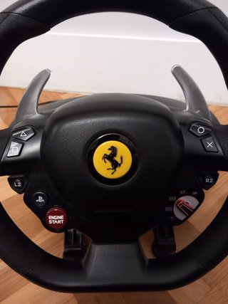 Volante Ferrari T80 PS4 con pedales