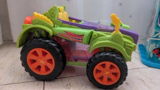 Lote Camión SuperZings y figuras,coches, robot.