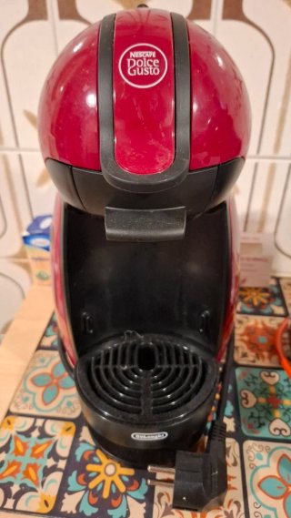 Cafetera Dolce Gusto Roja
