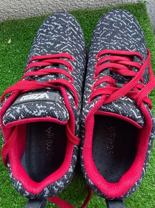 Zapatos de seguridad V-PRO negros y rojos