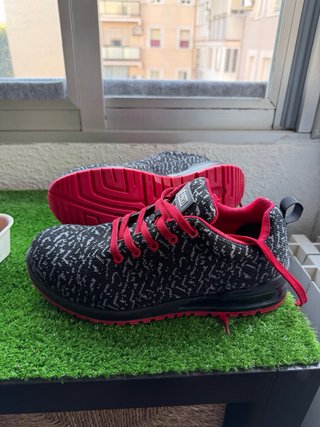 Zapatos de seguridad V-PRO negros y rojos