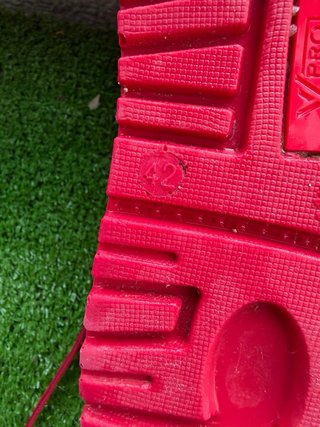 Zapatos de seguridad V-PRO negros y rojos