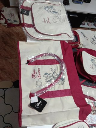 Juego de maletas.( La maleta hay una parte rasgada